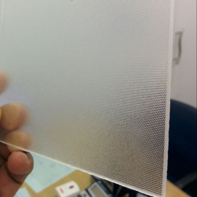 3.2mm 2mm Float Glass Low Iron Ultra Clear Tempered Pattern para painel solar